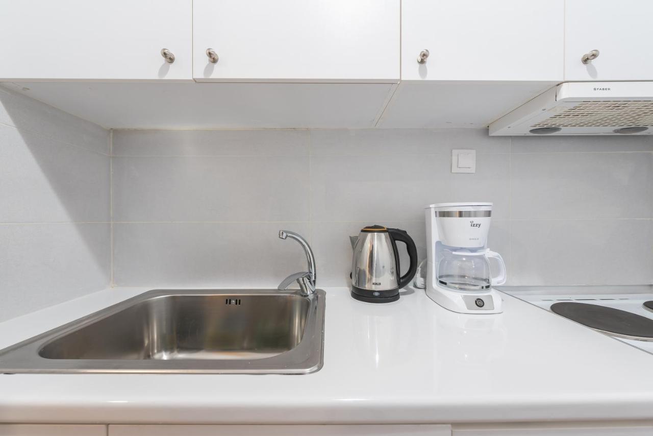 Apartment At Megaro Mousikis St Semi Basement 1Bed 2 Pers Atene Esterno foto