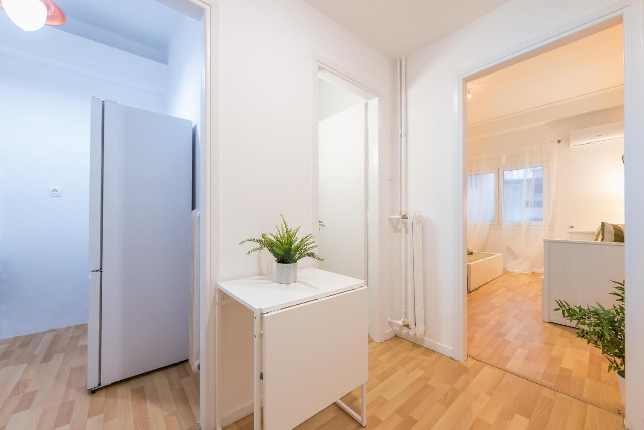 Apartment At Megaro Mousikis St Semi Basement 1Bed 2 Pers Atene Esterno foto