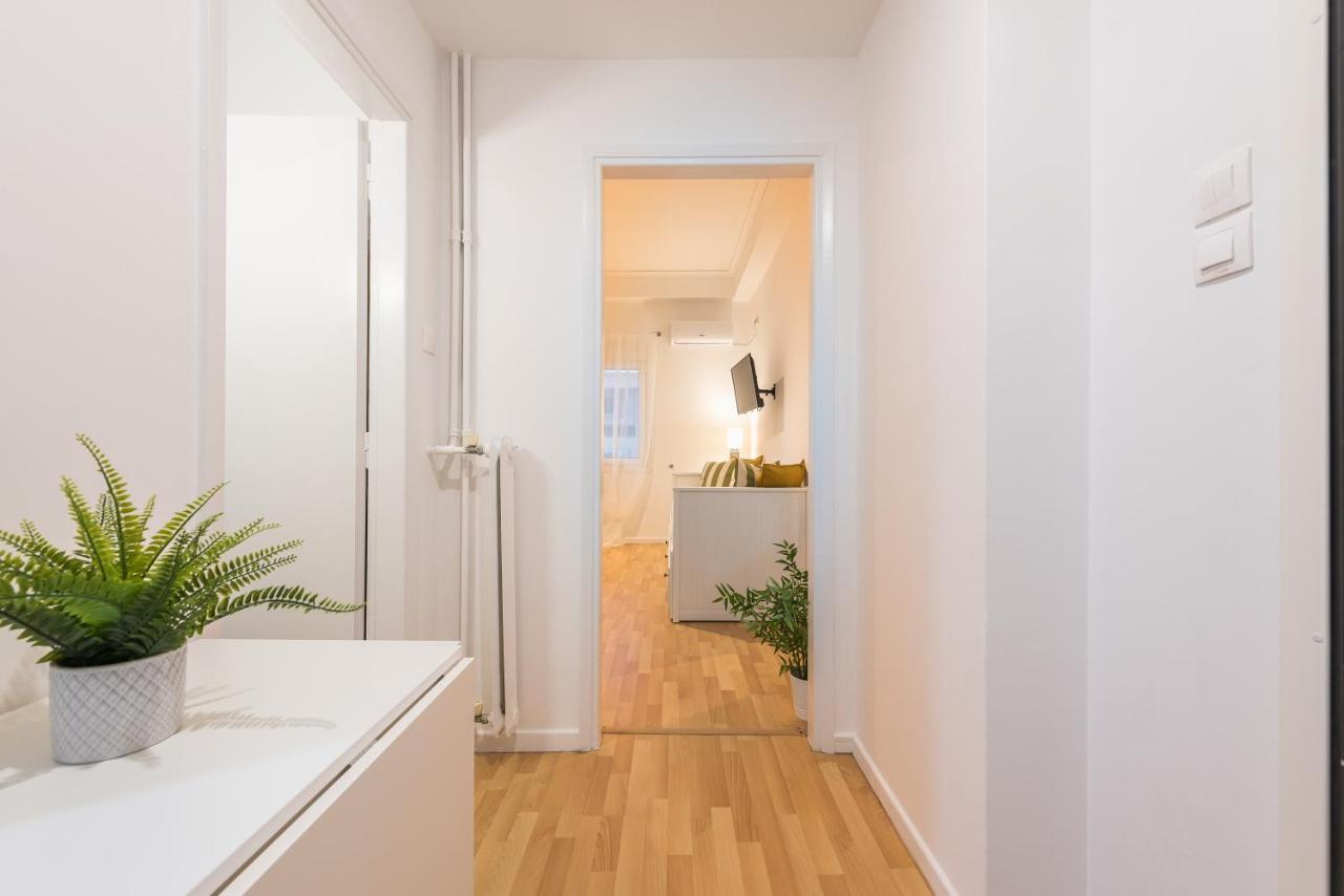 Apartment At Megaro Mousikis St Semi Basement 1Bed 2 Pers Atene Esterno foto
