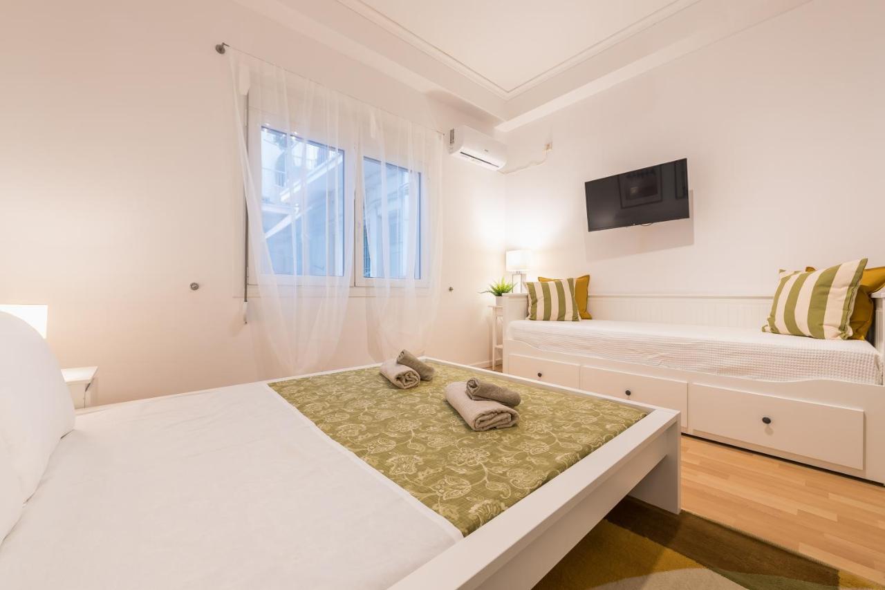 Apartment At Megaro Mousikis St Semi Basement 1Bed 2 Pers Atene Esterno foto