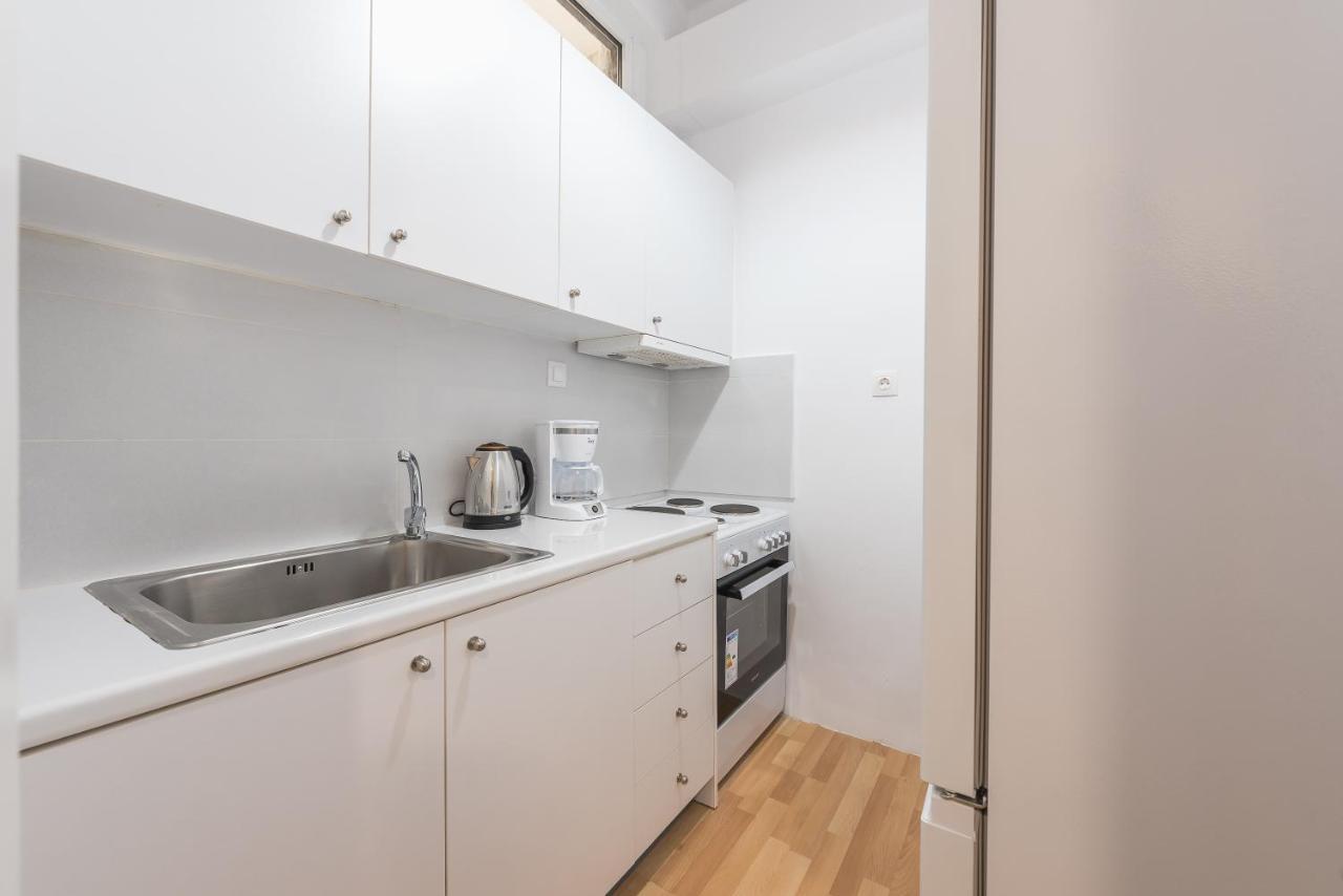 Apartment At Megaro Mousikis St Semi Basement 1Bed 2 Pers Atene Esterno foto
