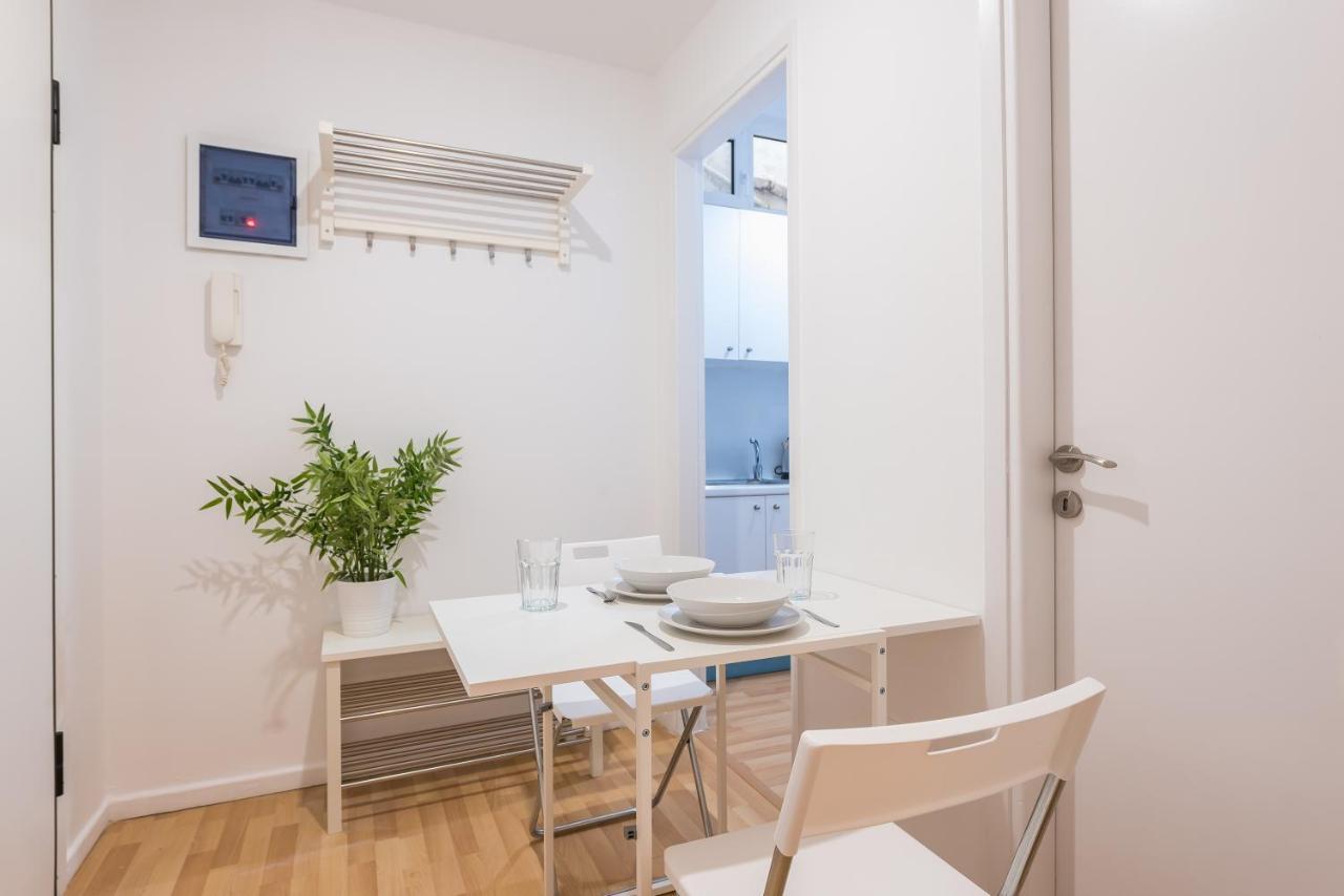 Apartment At Megaro Mousikis St Semi Basement 1Bed 2 Pers Atene Esterno foto