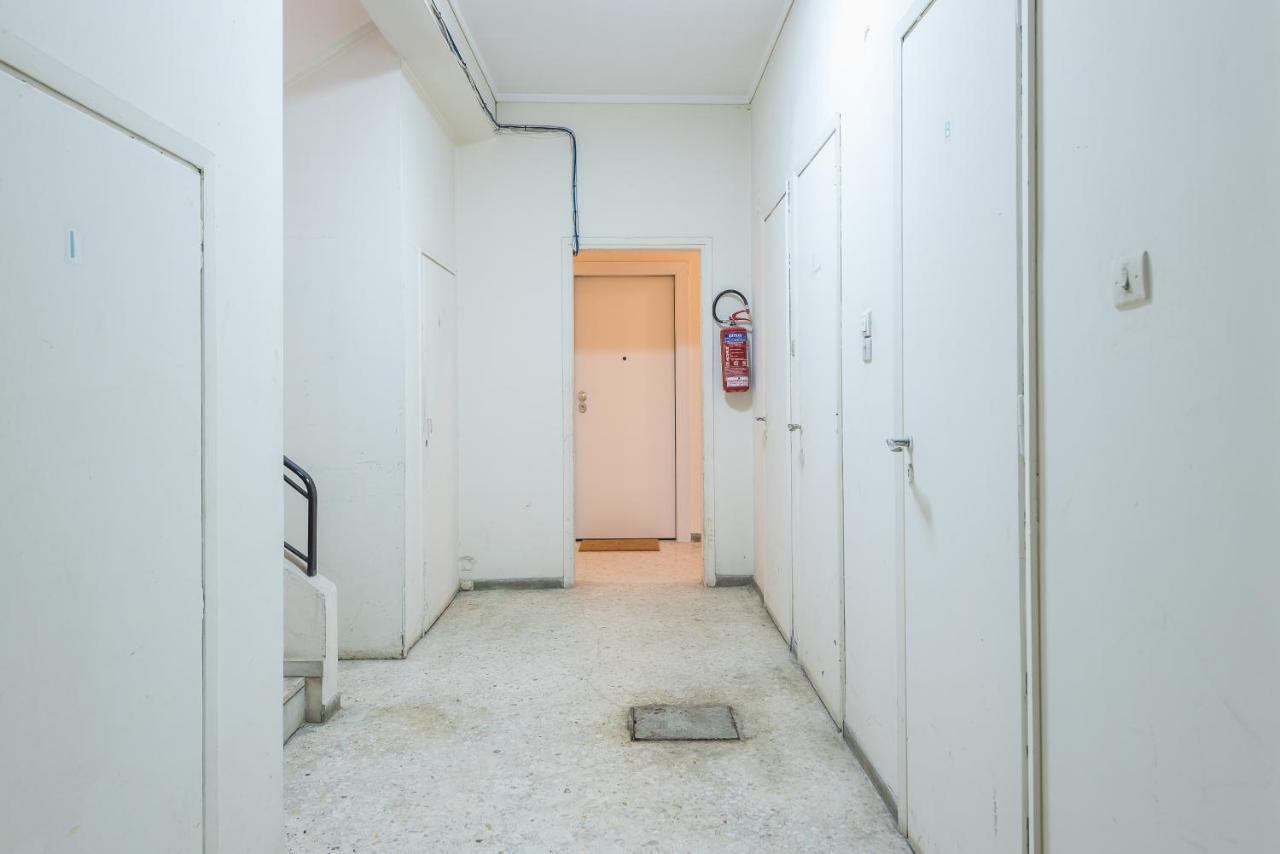 Apartment At Megaro Mousikis St Semi Basement 1Bed 2 Pers Atene Esterno foto