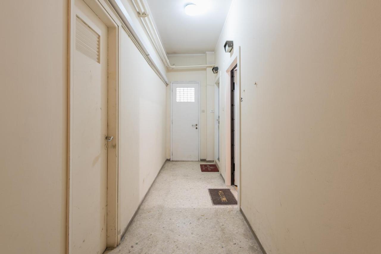 Apartment At Megaro Mousikis St Semi Basement 1Bed 2 Pers Atene Esterno foto